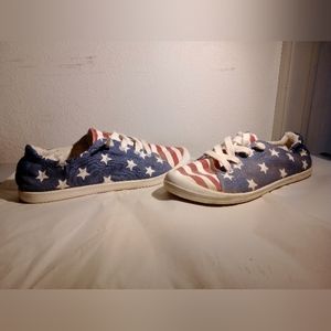 MAD LOVE AMERICAN FLAG CLOTH SHOES SIZE 9